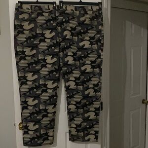Men’s Black and Gray Camo
